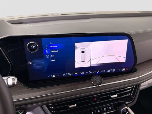 Used 2025 Chevrolet Suburban Premier image 20