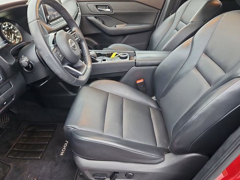 Used 2022 Nissan Rogue SV w/ SV Premium Package image 31