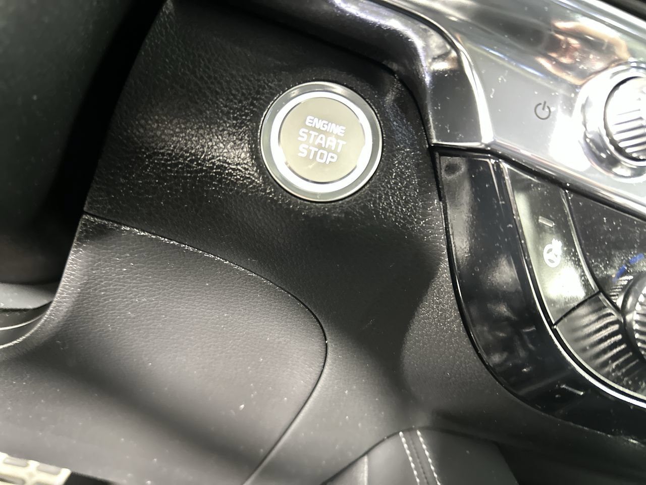 Certified 2022 Kia Telluride SX w/ SX Prestige Package AWD/4WD image 11