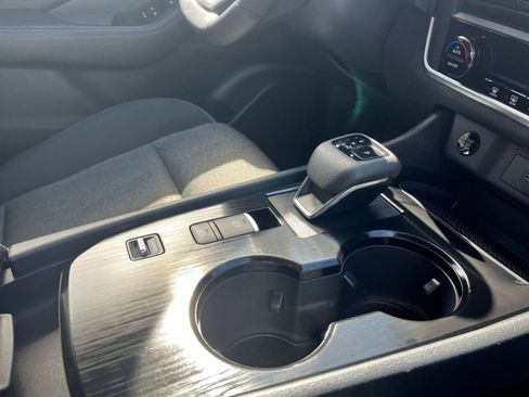 Used 2025 Nissan Rogue SV image 43