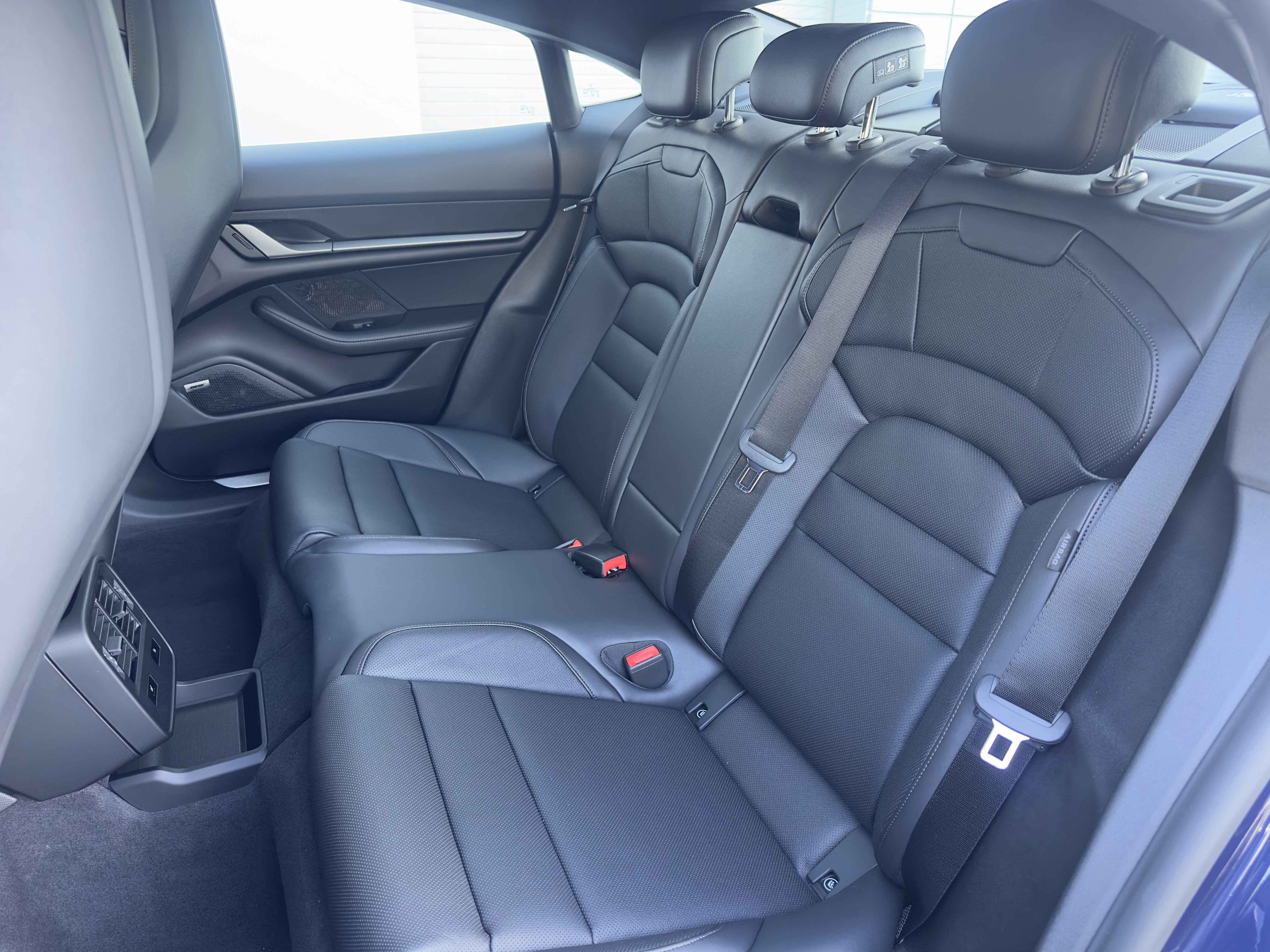 Certified 2025 Porsche Taycan AWD/4WD image 29