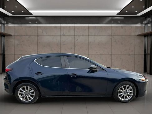 Used 2022 MAZDA MAZDA3 s FWD image 8