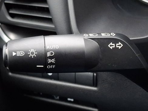 Used 2025 Nissan Rogue SV image 25