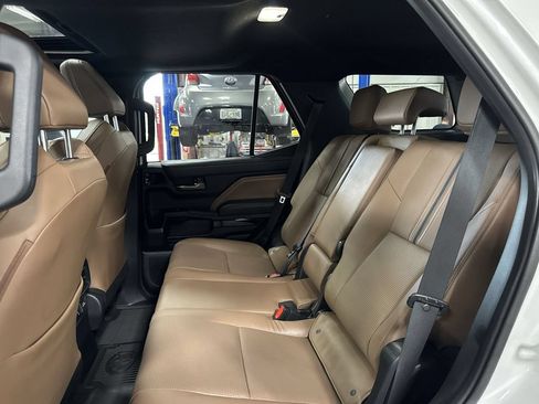 Used 2025 Toyota 4Runner Limited w/ Tow Technology Package AWD/4WD image 24