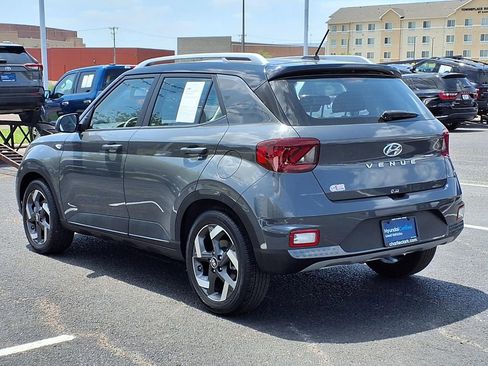Used 2025 Hyundai Venue Limited FWD image 3