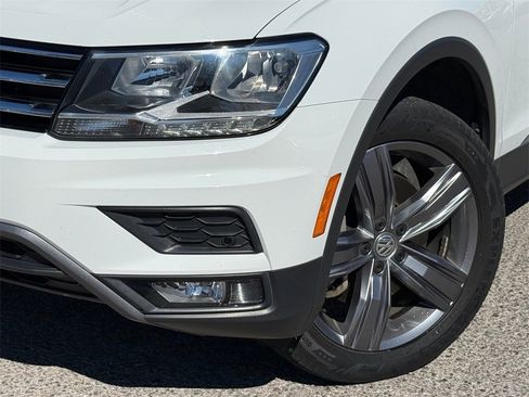 Used 2020 Volkswagen Tiguan SEL image 2