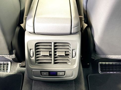 Used 2023 Audi e-tron GT Premium Plus image 22