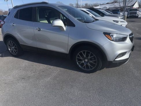 Used 2020 Buick Encore Sport Touring image 2
