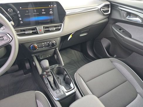 Used 2025 Chevrolet TrailBlazer LS w/ LS Convenience Package FWD image 10
