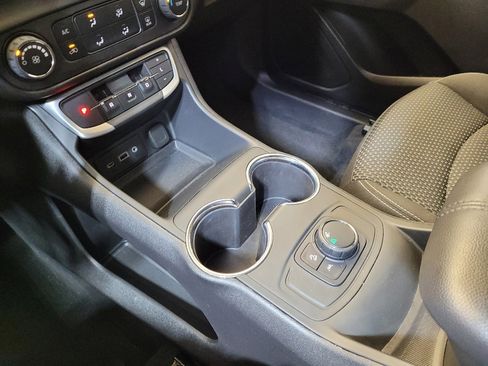 Used 2023 GMC Terrain SLE image 26