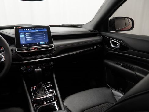 Used 2025 Jeep Compass Latitude w/ Altitude Special Edition image 24