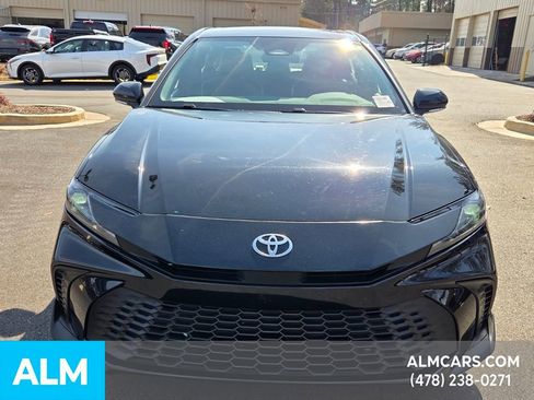 Used 2025 Toyota Camry SE image 10