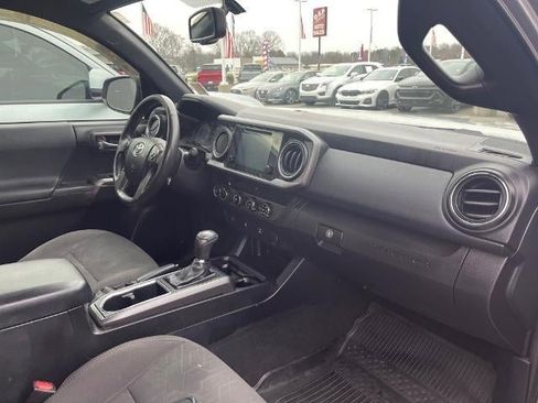 Used 2017 Toyota Tacoma SR5 image 21