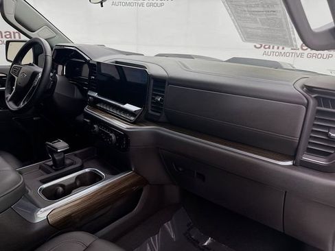 Used 2025 Chevrolet Silverado 1500 LT Trail Boss w/ Convenience Package II image 32