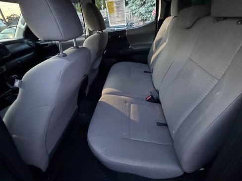 Used 2016 Toyota Tacoma SR AWD/4WD image 9