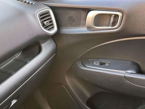 Used 2020 Hyundai Venue SEL FWD image 30