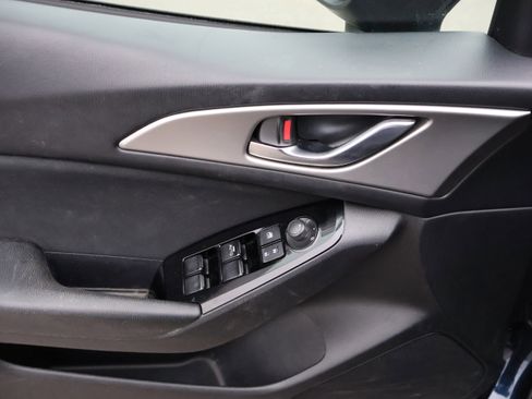 Used 2018 MAZDA MAZDA3 Sport image 20