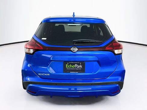 Used 2022 Nissan Kicks S FWD image 7