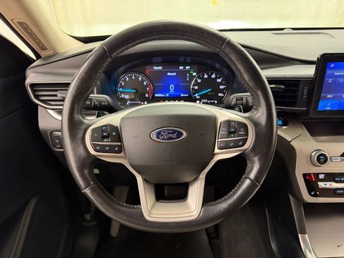 Used 2020 Ford Explorer XLT w/ Equipment Group 202A AWD/4WD image 26