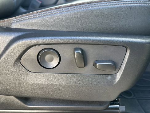 Used 2024 Chevrolet Tahoe High Country image 15