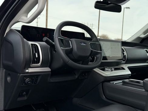 Used 2025 Ford Expedition Active image 17