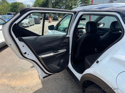 Used 2019 Nissan Kicks SR w/ SR Premium Package FWD image 12