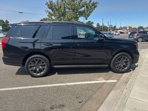 Used 2026 Ford Expedition Platinum w/ Stealth Appearance Package AWD/4WD image 3