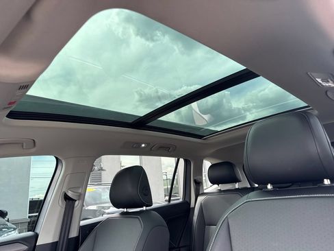 Used 2024 Volkswagen Tiguan SE w/ Panoramic Sunroof Package AWD/4WD image 20