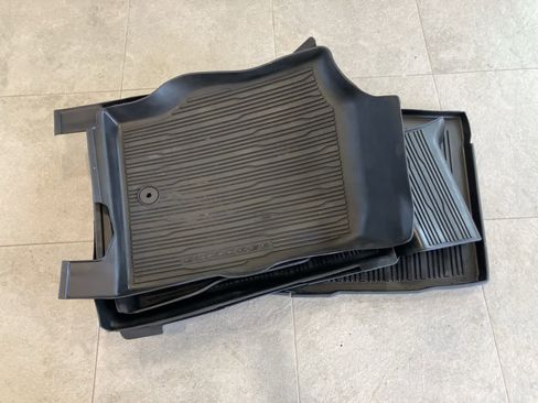 Used 2020 Ford Explorer Platinum w/ Premium Technology Package image 34