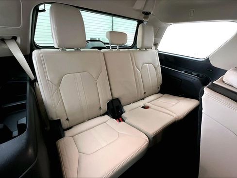 Used 2022 Ford Expedition Platinum image 37