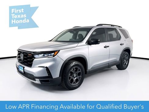 Certified 2024 Honda Pilot TrailSport image 3