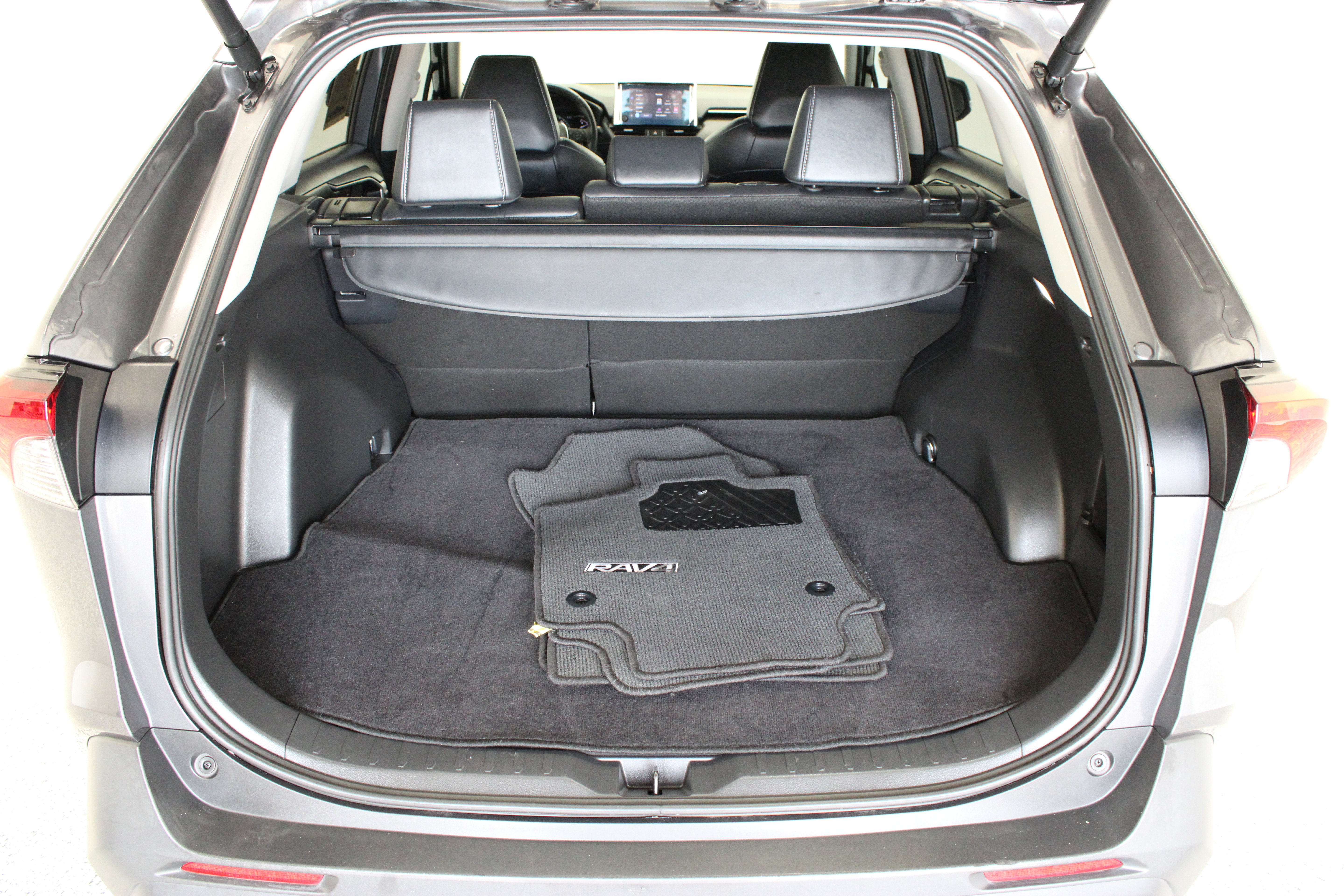 Certified 2025 Toyota RAV4 XLE Premium FWD image 30