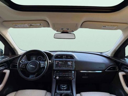 Used 2017 Jaguar F-PACE Prestige image 18