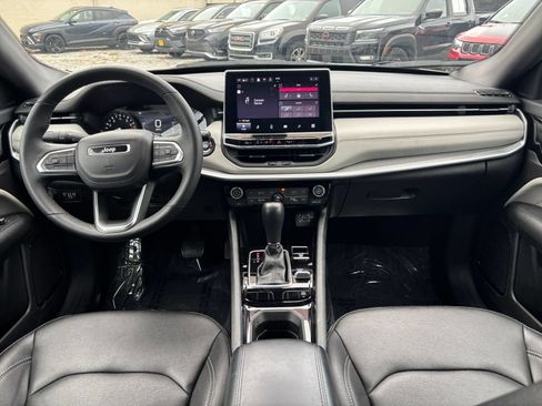 Used 2025 Jeep Compass Limited AWD/4WD image 34