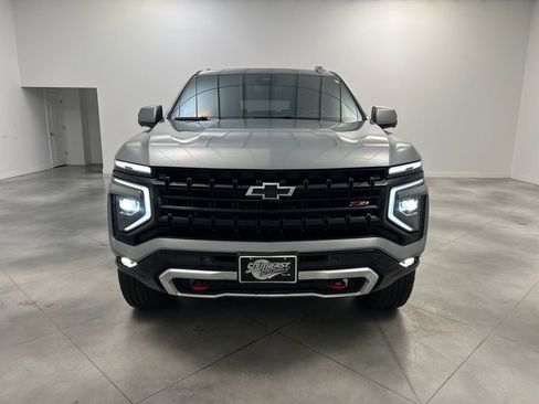 Used 2025 Chevrolet Suburban Z71 image 2