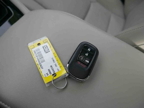 Used 2024 Honda Accord Touring image 31