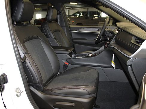 New 2026 Jeep Grand Cherokee Altitude AWD/4WD image 30
