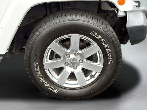 Used 2014 Jeep Wrangler Unlimited Sahara w/ Max Tow Package AWD/4WD image 25