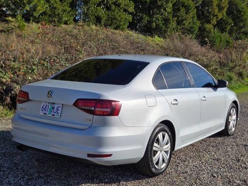 Used 2017 Volkswagen Jetta S image 8