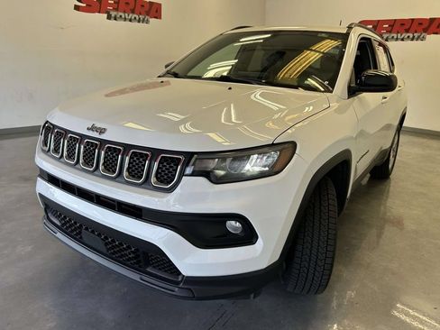 Used 2024 Jeep Compass Latitude AWD/4WD image 6