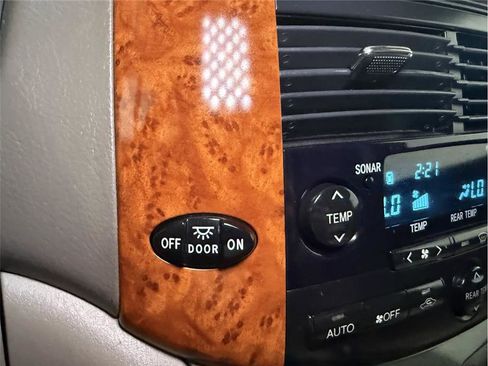 Used 2008 Toyota Sienna XLE image 37