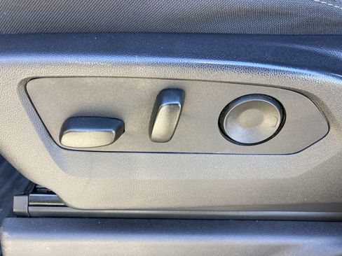 Used 2025 Chevrolet Silverado 1500 LT image 14