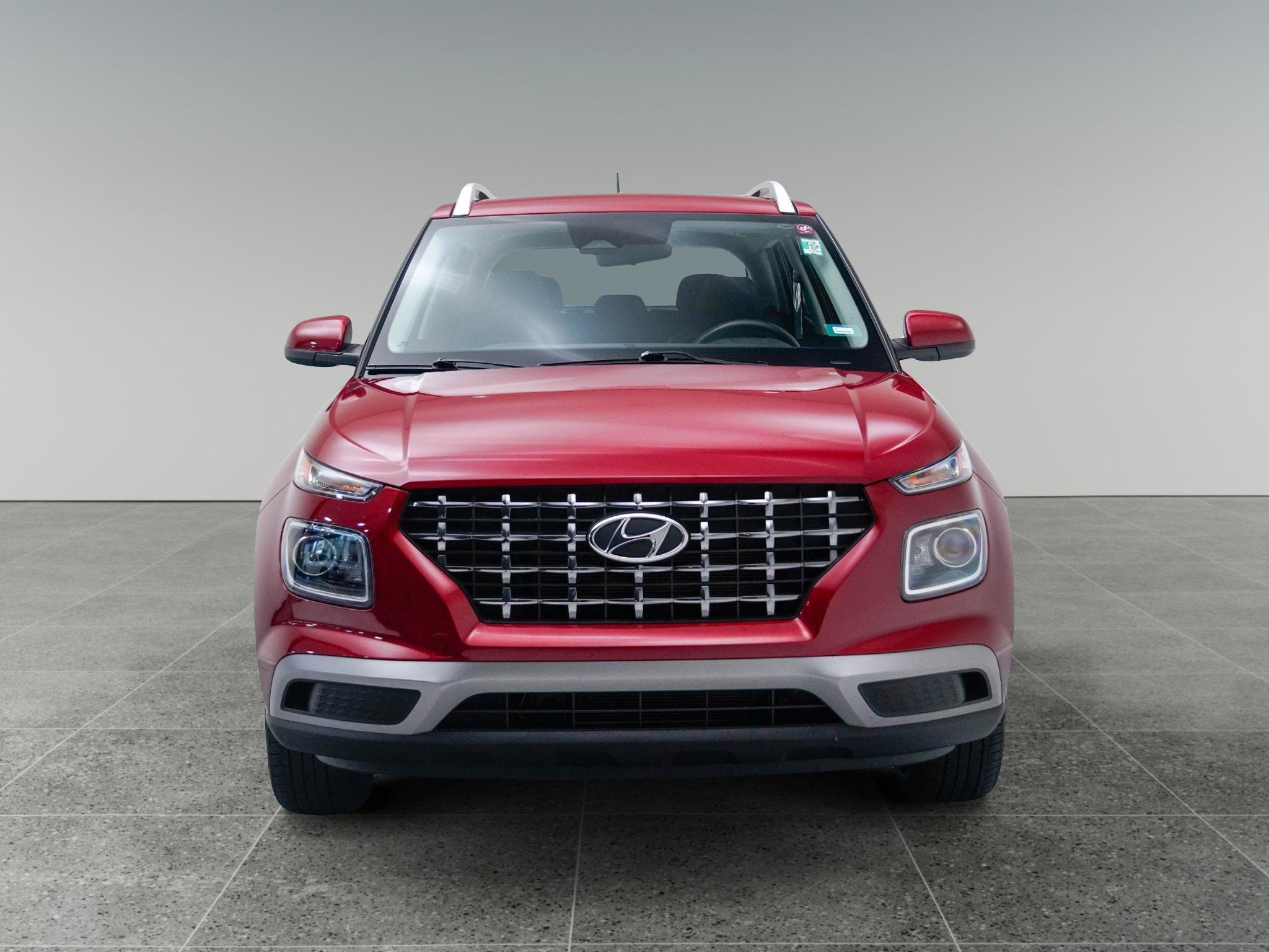 Used 2025 Hyundai Venue SEL FWD image 9