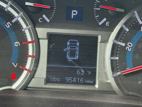 Used 2018 Toyota 4Runner SR5 AWD/4WD image 16