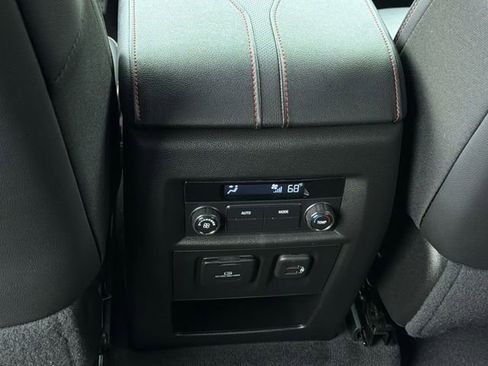 Used 2023 Chevrolet Traverse RS FWD image 18