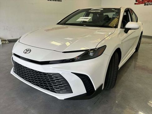 Certified 2026 Toyota Camry SE w/ Convenience Package FWD image 7