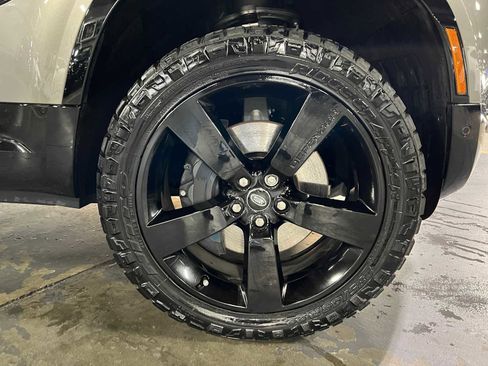 Used 2025 Land Rover Defender 110 X-Dynamic SE image 9