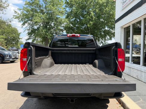 Used 2020 Chevrolet Colorado LT w/ LT Convenience Package AWD/4WD image 14