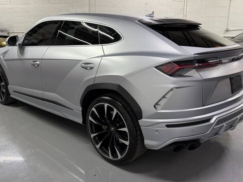 Used 2022 Lamborghini Urus AWD/4WD image 19