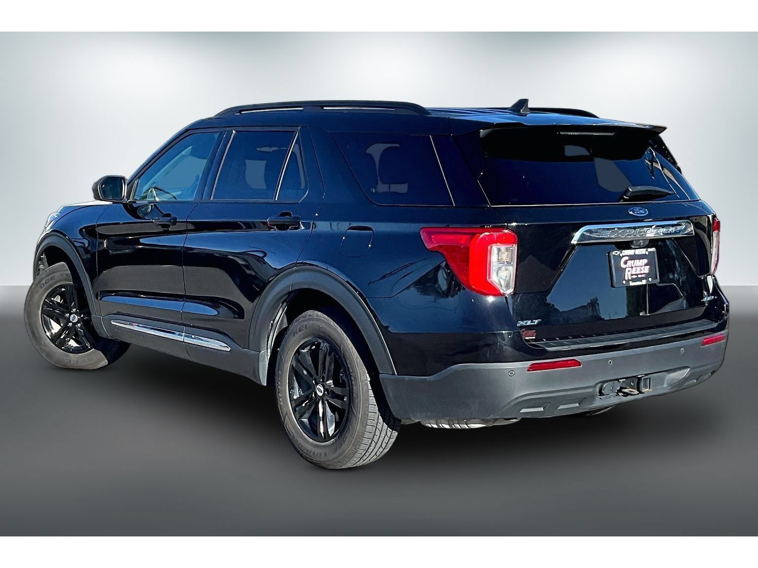 Used 2021 Ford Explorer XLT w/ Class III Trailer Tow Package AWD/4WD image 4